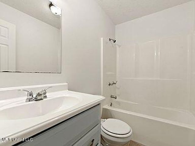 8725 Elm Avenue, Ocean Springs, MS 39564