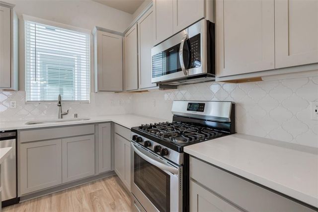 7705 Rainbow Close Lane, Houston, TX 77055