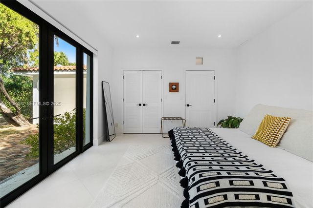 2489 N Meridian Ave, Miami Beach, FL 33140