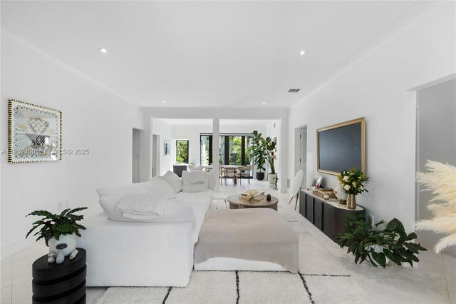 2489 N Meridian Ave, Miami Beach, FL 33140