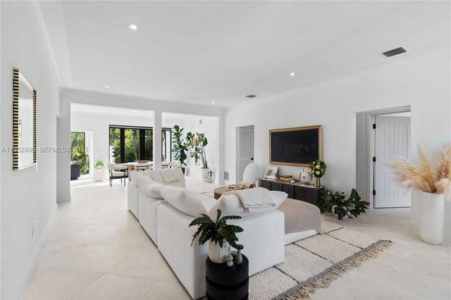 2489 N Meridian Ave, Miami Beach, FL 33140