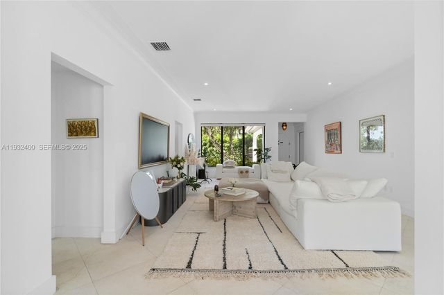 2489 N Meridian Ave, Miami Beach, FL 33140