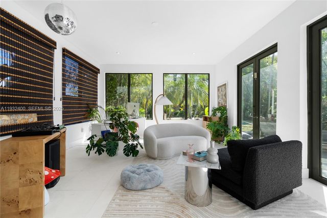 2489 N Meridian Ave, Miami Beach, FL 33140