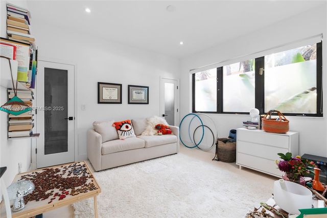 2489 N Meridian Ave, Miami Beach, FL 33140