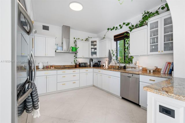 2489 N Meridian Ave, Miami Beach, FL 33140