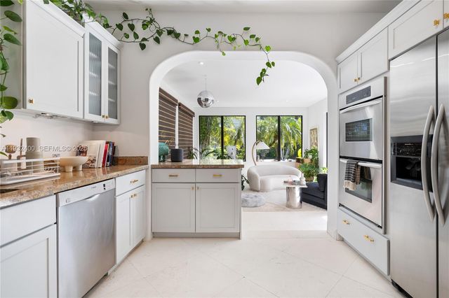 2489 N Meridian Ave, Miami Beach, FL 33140