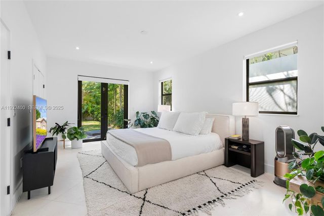 2489 N Meridian Ave, Miami Beach, FL 33140