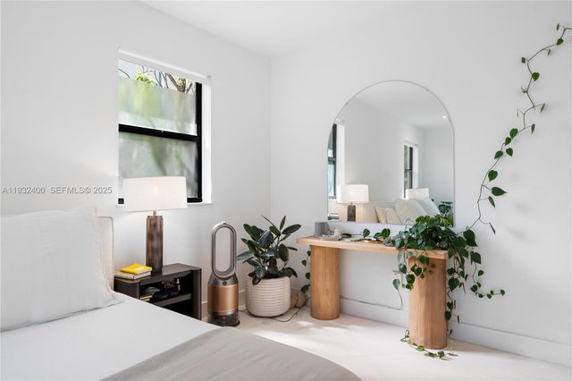 2489 N Meridian Ave, Miami Beach, FL 33140