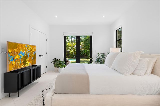 2489 N Meridian Ave, Miami Beach, FL 33140