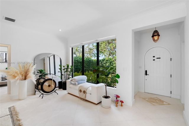 2489 N Meridian Ave, Miami Beach, FL 33140