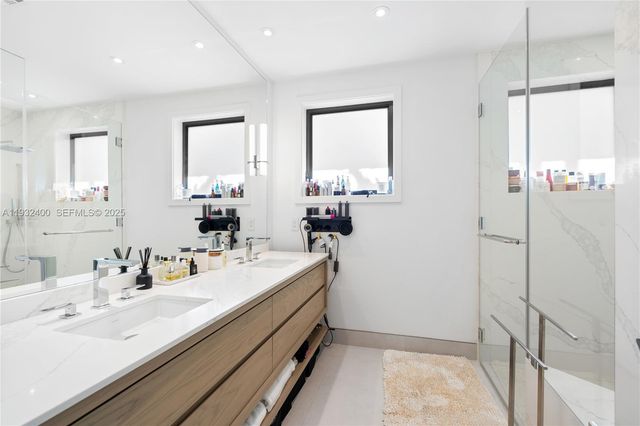 2489 N Meridian Ave, Miami Beach, FL 33140