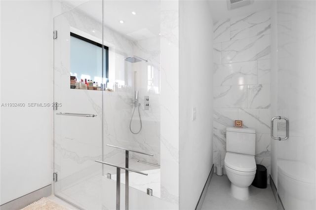 2489 N Meridian Ave, Miami Beach, FL 33140