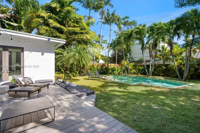 2489 N Meridian Ave, Miami Beach, FL 33140