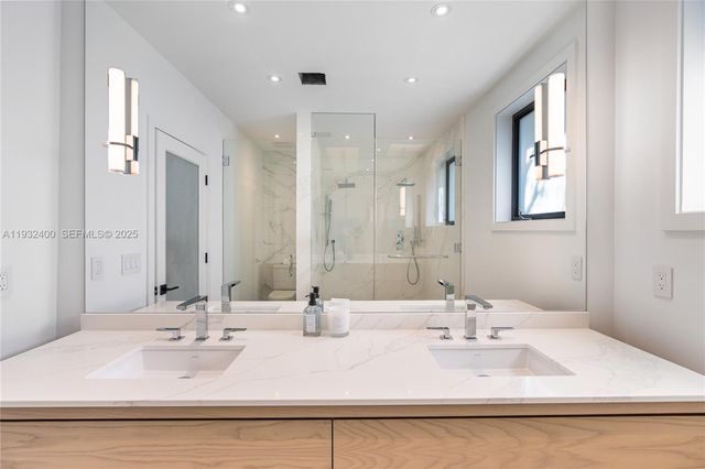 2489 N Meridian Ave, Miami Beach, FL 33140