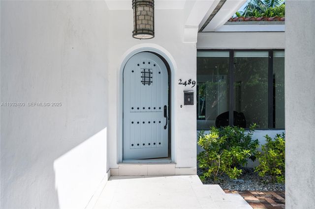 2489 N Meridian Ave, Miami Beach, FL 33140