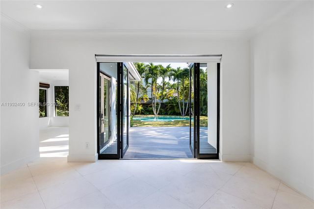 2489 N Meridian Ave, Miami Beach, FL 33140