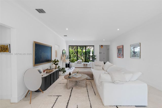 2489 N Meridian Ave, Miami Beach, FL 33140