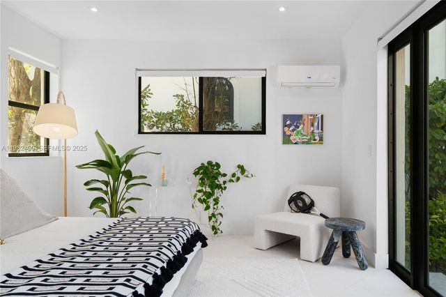 2489 N Meridian Ave, Miami Beach, FL 33140