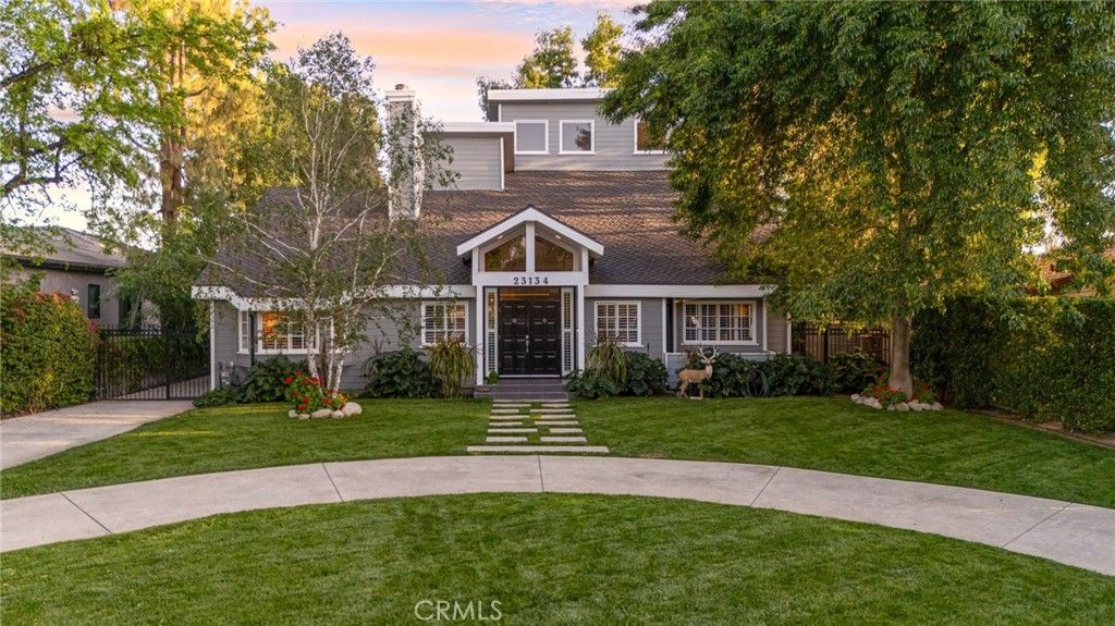 Image 1 of property listing at 23134 Collins Street, Woodland Hills, CA 91367