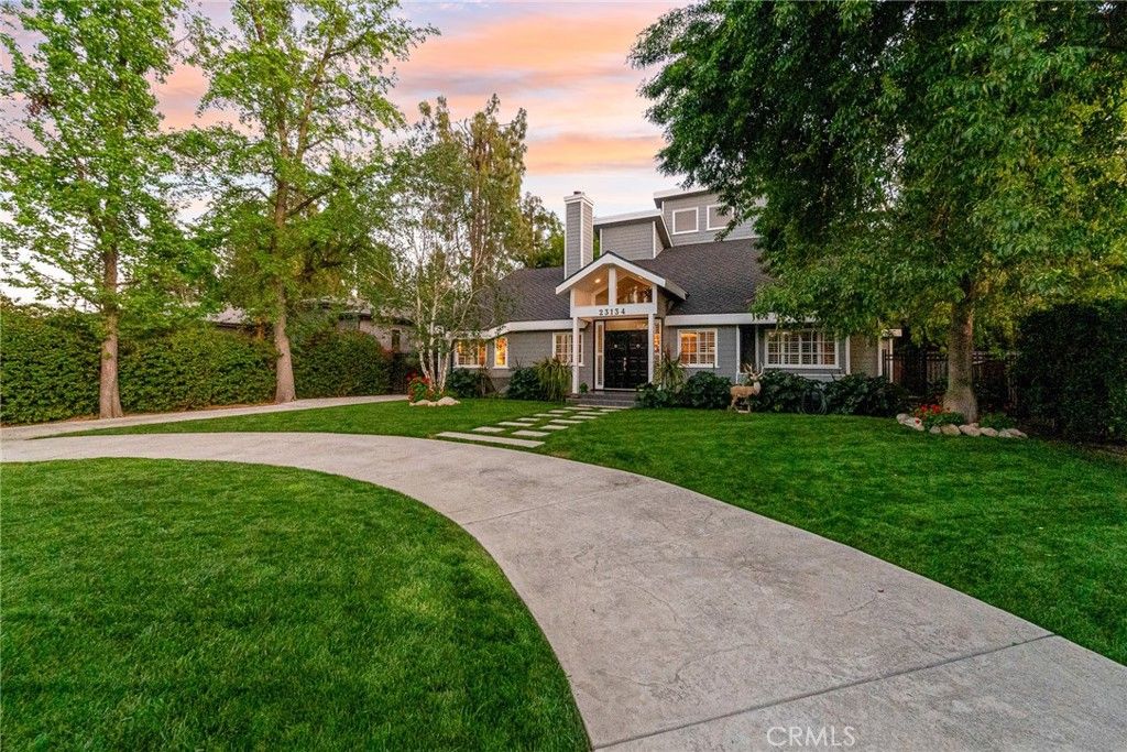 Image 3 of property listing at 23134 Collins Street, Woodland Hills, CA 91367