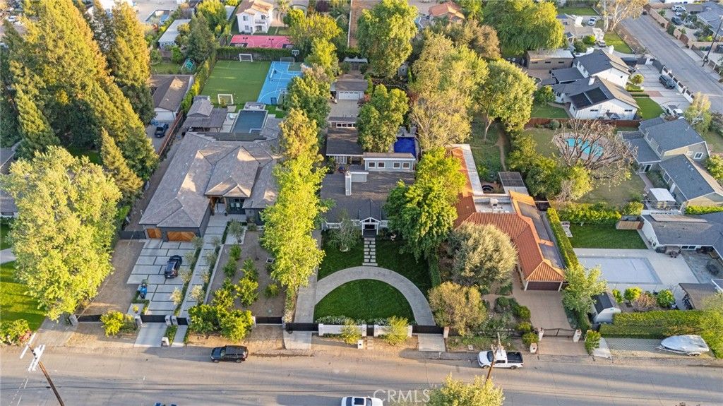 Image 50 of property listing at 23134 Collins Street, Woodland Hills, CA 91367