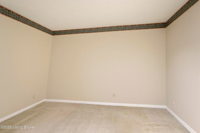 304 Chanel Ct APT 6, Louisville, KY 40218