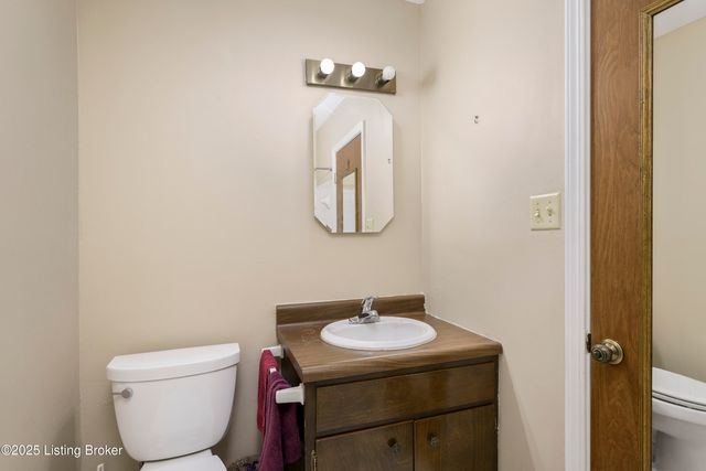 304 Chanel Ct APT 6, Louisville, KY 40218