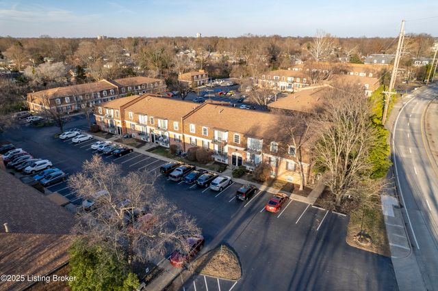 304 Chanel Ct APT 6, Louisville, KY 40218