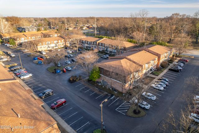 304 Chanel Ct APT 6, Louisville, KY 40218