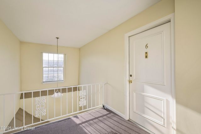 304 Chanel Ct APT 6, Louisville, KY 40218