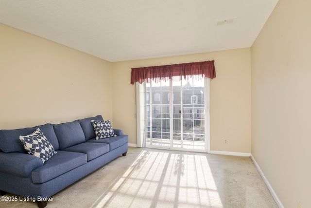 304 Chanel Ct APT 6, Louisville, KY 40218