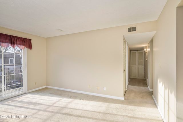 304 Chanel Ct APT 6, Louisville, KY 40218