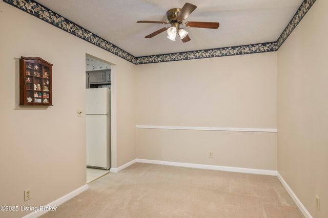 304 Chanel Ct APT 6, Louisville, KY 40218