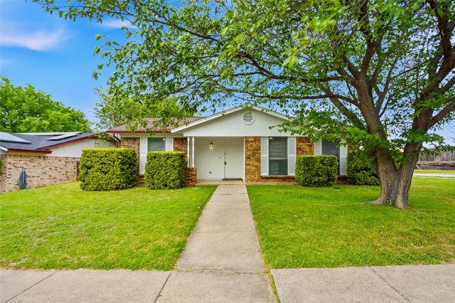 5900 Stardust Drive S, Watauga, TX 76148