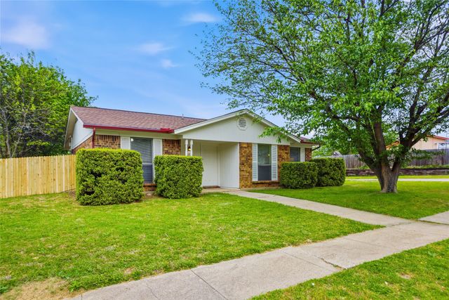 5900 Stardust Drive S, Watauga, TX 76148