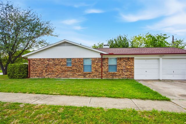 5900 Stardust Drive S, Watauga, TX 76148