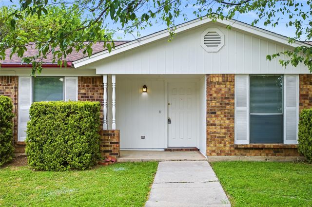 5900 Stardust Drive S, Watauga, TX 76148