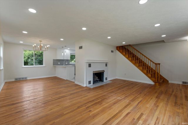 2420 S Twyckenham Drive, South Bend, IN 46614
