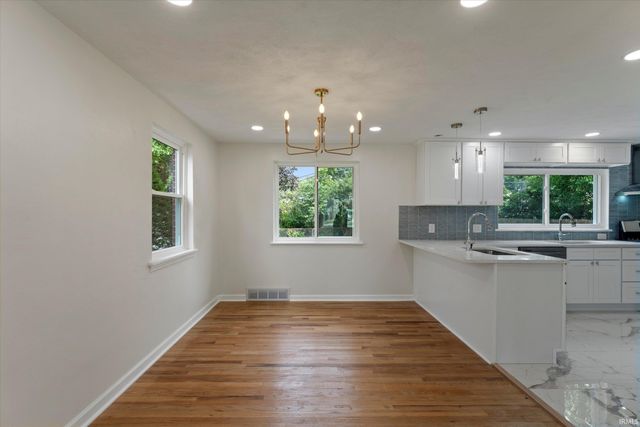 2420 S Twyckenham Drive, South Bend, IN 46614