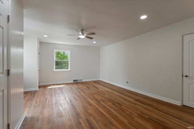 2420 S Twyckenham Drive, South Bend, IN 46614