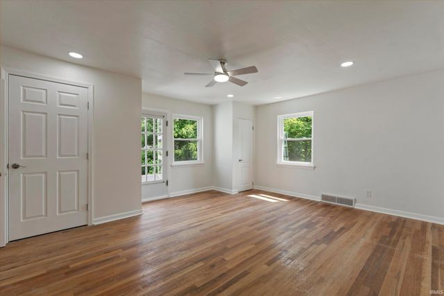 2420 S Twyckenham Drive, South Bend, IN 46614
