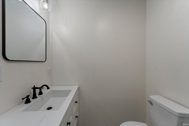 2420 S Twyckenham Drive, South Bend, IN 46614