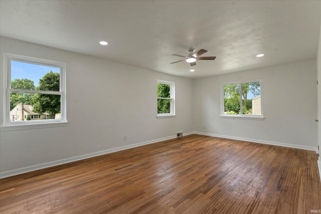 2420 S Twyckenham Drive, South Bend, IN 46614