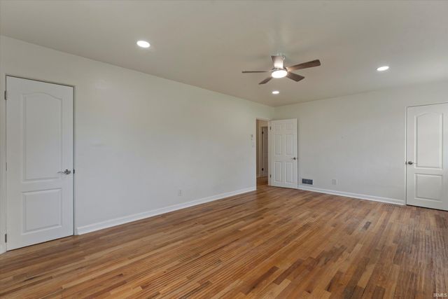2420 S Twyckenham Drive, South Bend, IN 46614