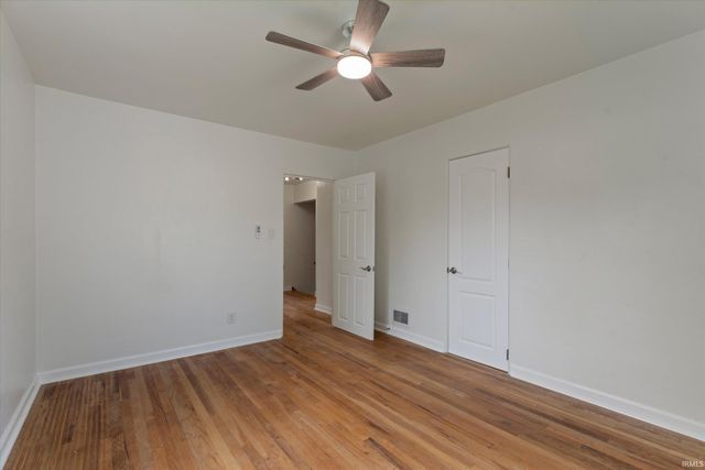 2420 S Twyckenham Drive, South Bend, IN 46614