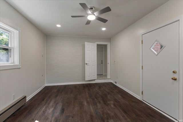 2420 S Twyckenham Drive, South Bend, IN 46614