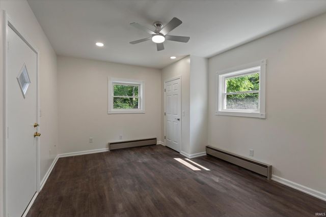 2420 S Twyckenham Drive, South Bend, IN 46614