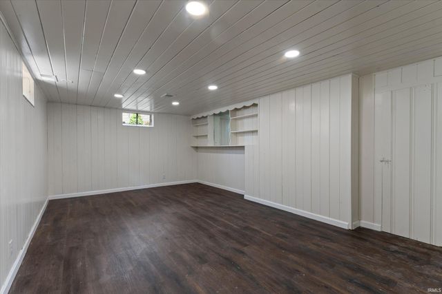 2420 S Twyckenham Drive, South Bend, IN 46614
