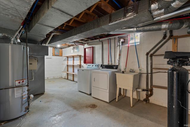 2420 S Twyckenham Drive, South Bend, IN 46614