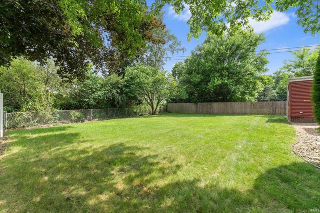 2420 S Twyckenham Drive, South Bend, IN 46614